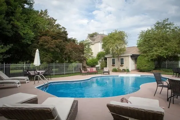 Burke Manor Inn & Pavilion - Havuz