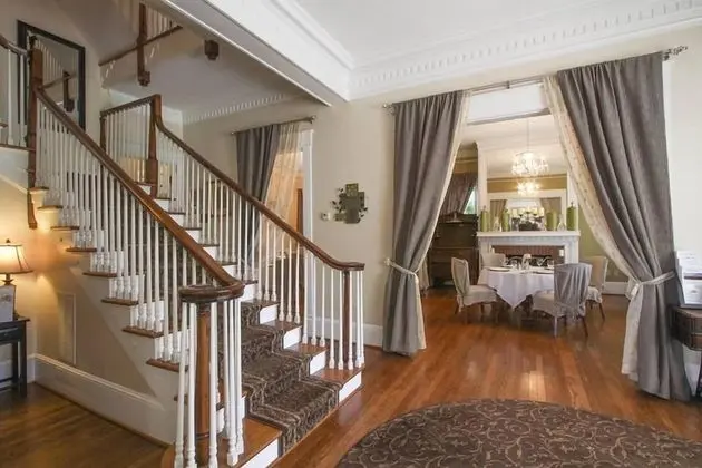 Burke Manor Inn & Pavilion - Lobi