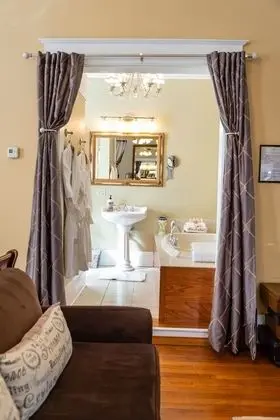 Burke Manor Inn & Pavilion - Oda