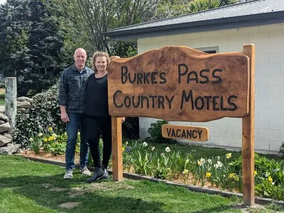 BURKES PASS COUNTRY MOTEL