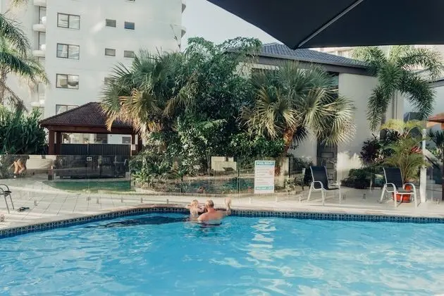 Burleigh Palms Holiday Apartments - Havuz