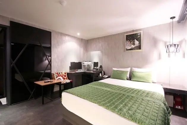 Busan Allakdong Lazzi