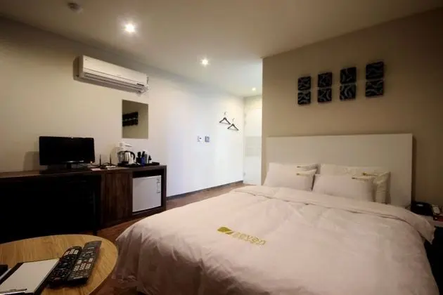 Busan Jaesong-dong Seven