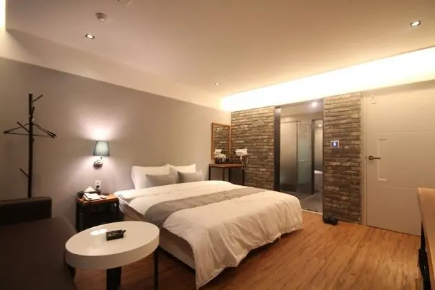 Busan Yeonsan-dong Oops