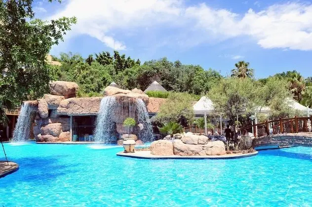 Bush Bungalows at Sun City Resort - Havuz