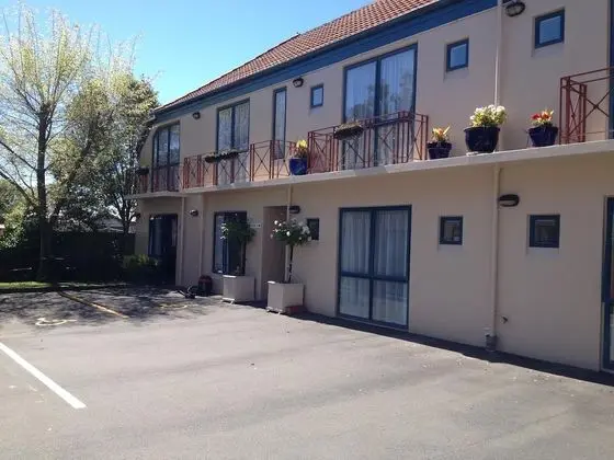 Bush Inn Court Motel