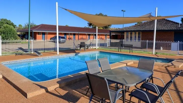 Bushmans Motor Inn - Havuz