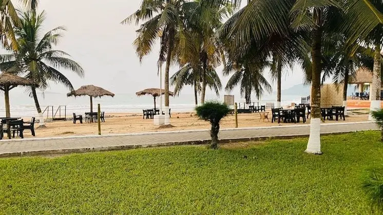 Busia Beach Resort- A Golden Beach Hotel - Plaj