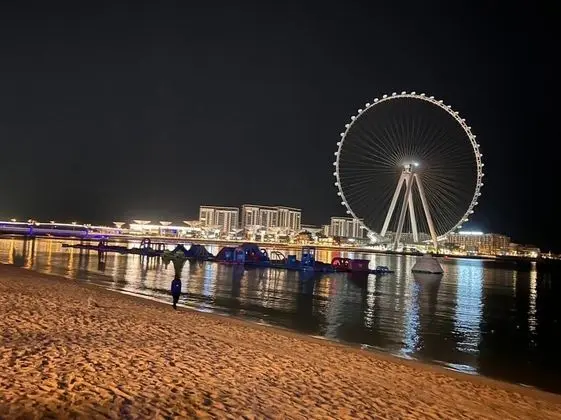 Business Backpackers JBR - Plaj