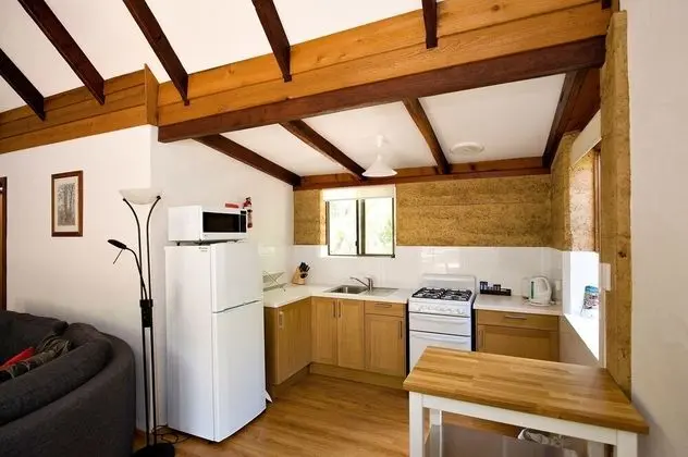 Bussells Bushland Cottages - Mutfak
