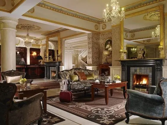 Buswells Hotel