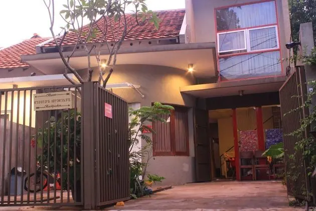 BUTON BACKPACKER LODGE
