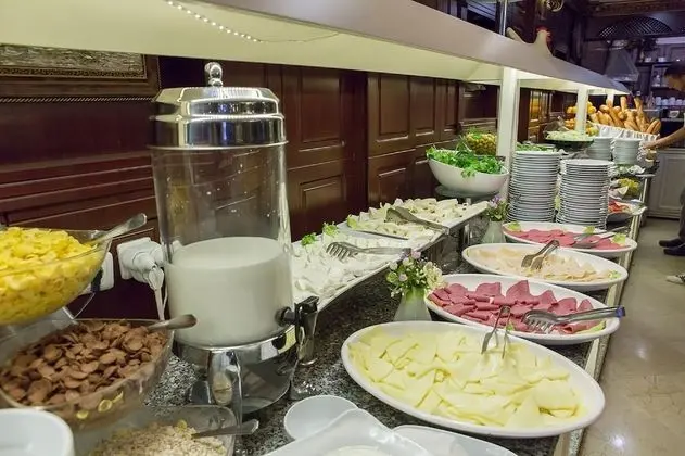 Hotel Büyük Hamit - Yerinde Yemek
