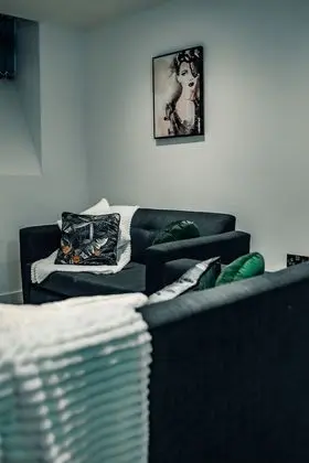 Bv Cosy Basement Apartment At Conditioning House - İç Mekan