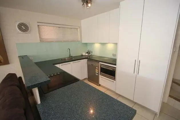 Byron Bay Beachfront Apartments - Mutfak