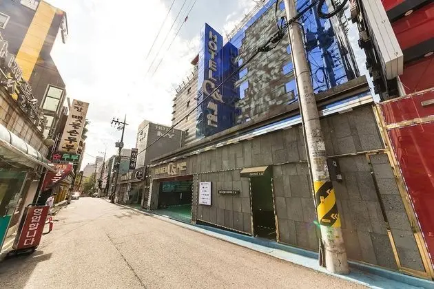 Hotel C&