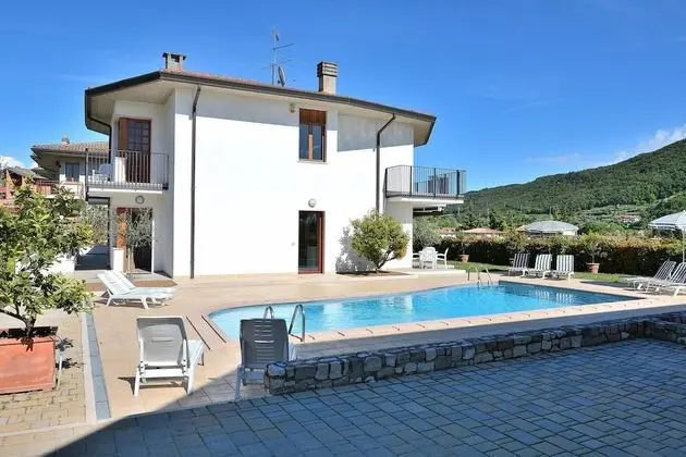 C Le Terrazze - 10 Sleeps With Shared Pool in Garda