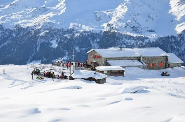 Cabane Bella-Tola