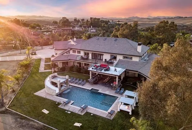 Villa Cabernet by Avantstay Expansive & Private Estate w/ Pool, Hot Tub & Outdoor Kitchen!