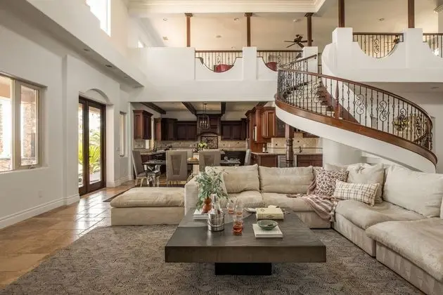 Villa Cabernet by Avantstay Expansive & Private Estate w/ Pool, Hot Tub & Outdoor Kitchen! - İç Mekan