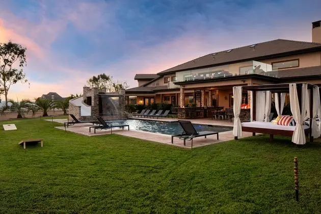 Villa Cabernet by Avantstay Expansive & Private Estate w/ Pool, Hot Tub & Outdoor Kitchen! - İç Mekan