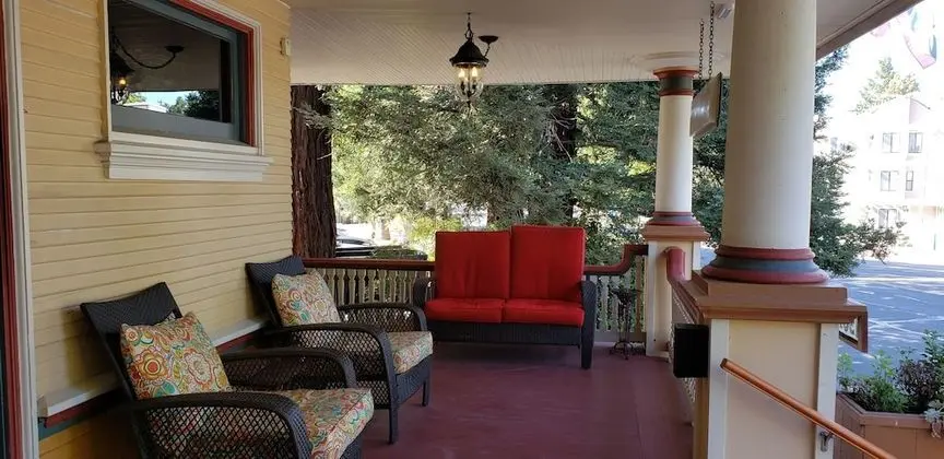 Cabernet House, An Old World Inn - Dış Mekan