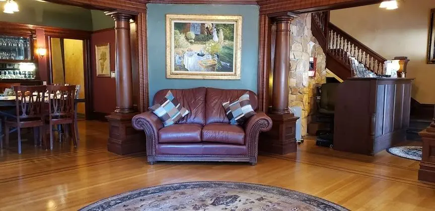 Cabernet House, An Old World Inn - Lobi