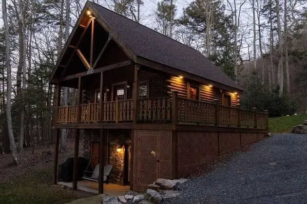 Cabin ON THE River ~ Free Bikes and Kayaks ~ Patio