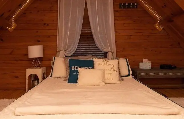 Cabin ON THE River ~ Free Bikes and Kayaks ~ Patio - Oda