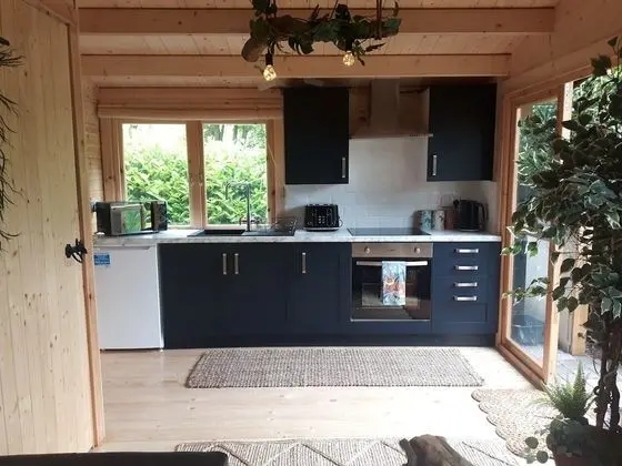 Cabin set in a Beautiful Romantic Tropical Garden - Mutfak