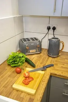 Cades Accommodation - Ortak Mutfak Alanı