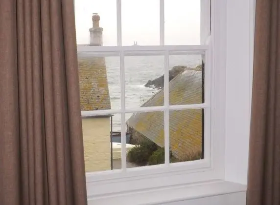 Cadgwith Cove Inn