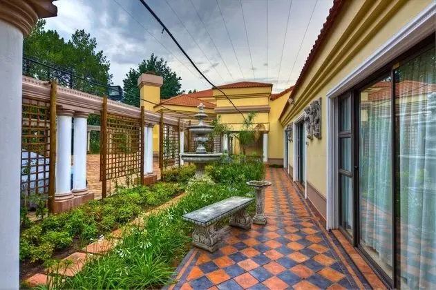 Caesars Guesthouse & Conference Centre