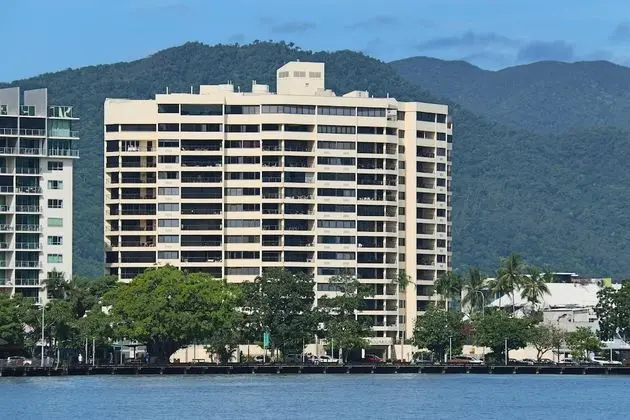 Cairns Aquarius