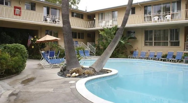 Cal Mar Hotel Suites