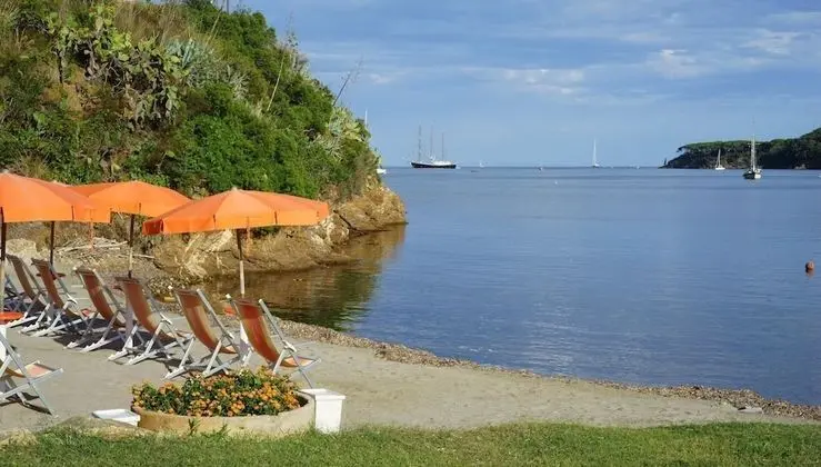 Hotel Cala di Mola - Plaj