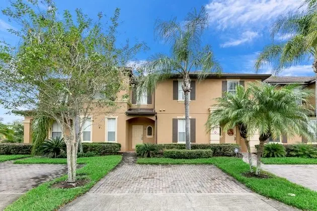Calabria Villa Regal Palms 4