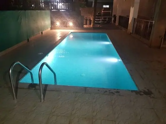 Calangute Beach Holiday Inn - Havuz