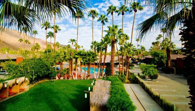 Caliente Tropics Hotel