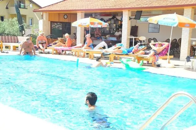 California Apart Otel - Havuz