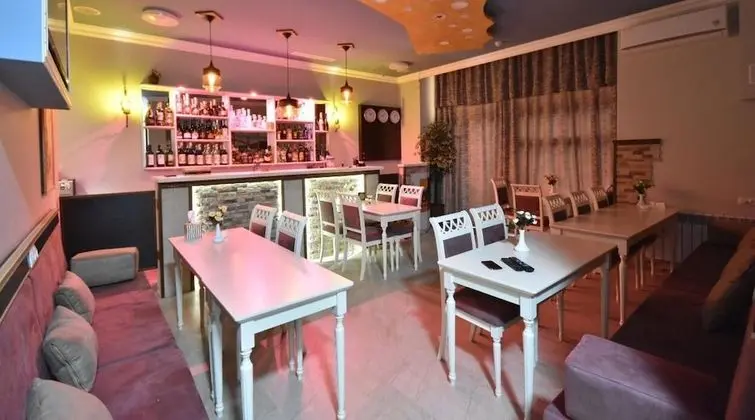 California Boutique Hotel And Tours - Yerinde Yemek