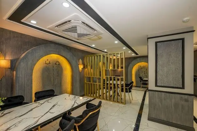 California Hotel - Yerinde Yemek