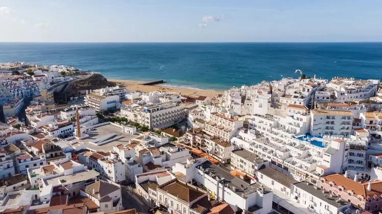 Hotel Califórnia Urban Beach