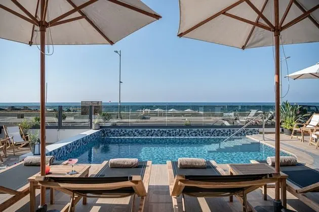 Calla Luxury Seafront Suites - Havuz