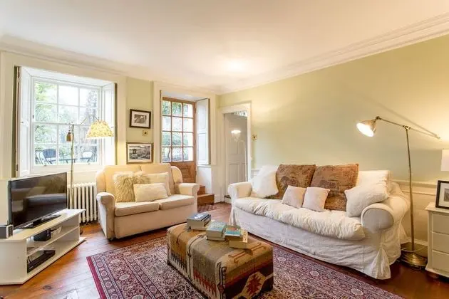 Calton Hill Idyllic Cottage Feel Next 2 Princes St