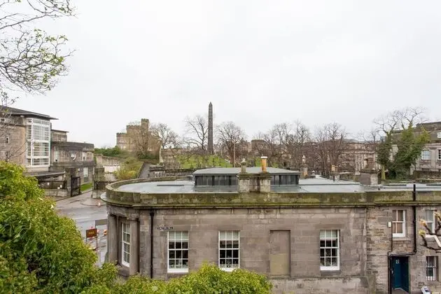 Calton Hill Idyllic Cottage Feel Next 2 Princes St