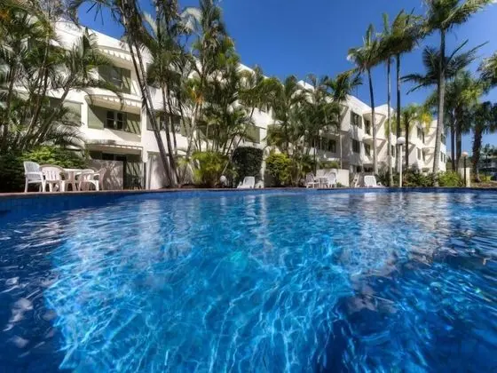 Camargue Beachfront Apartments - Havuz
