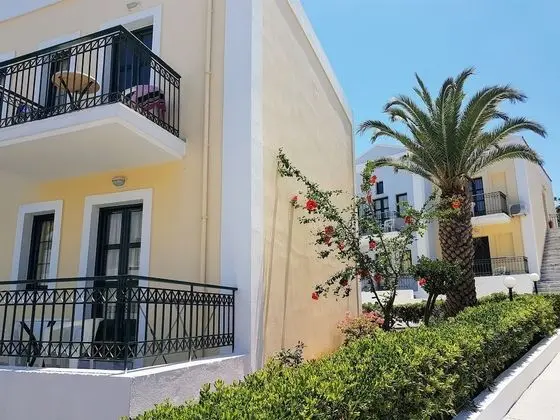 Camari Garden Hotel Apartments - Dış Mekan