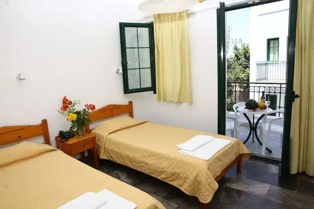 Camari Garden Hotel Apartments - Oda