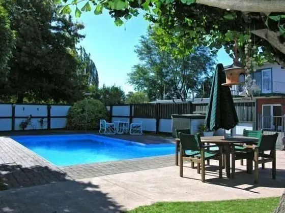 Camberley Court Motel - Havuz